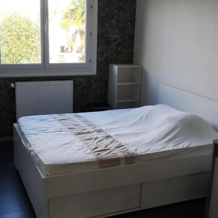 1er Etage D'une Grande Maison * Rochefort